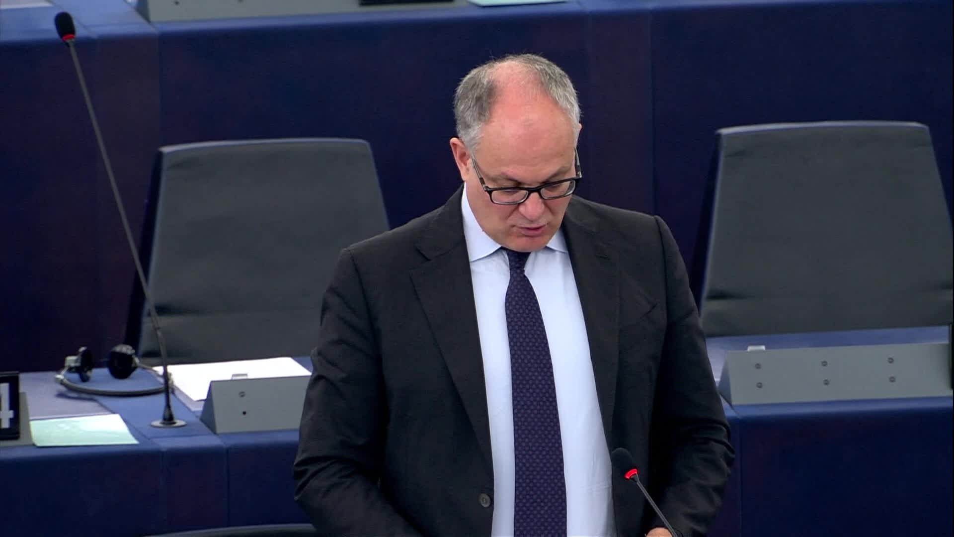EP Plenary session: Oral question - The European Monetary Union package - Opening statement by Roberto GUALTIERI (S&D,IT), Author and by Valdis DOMBROVSKIS, Vice-President of the EC (11:28 - 11:40)