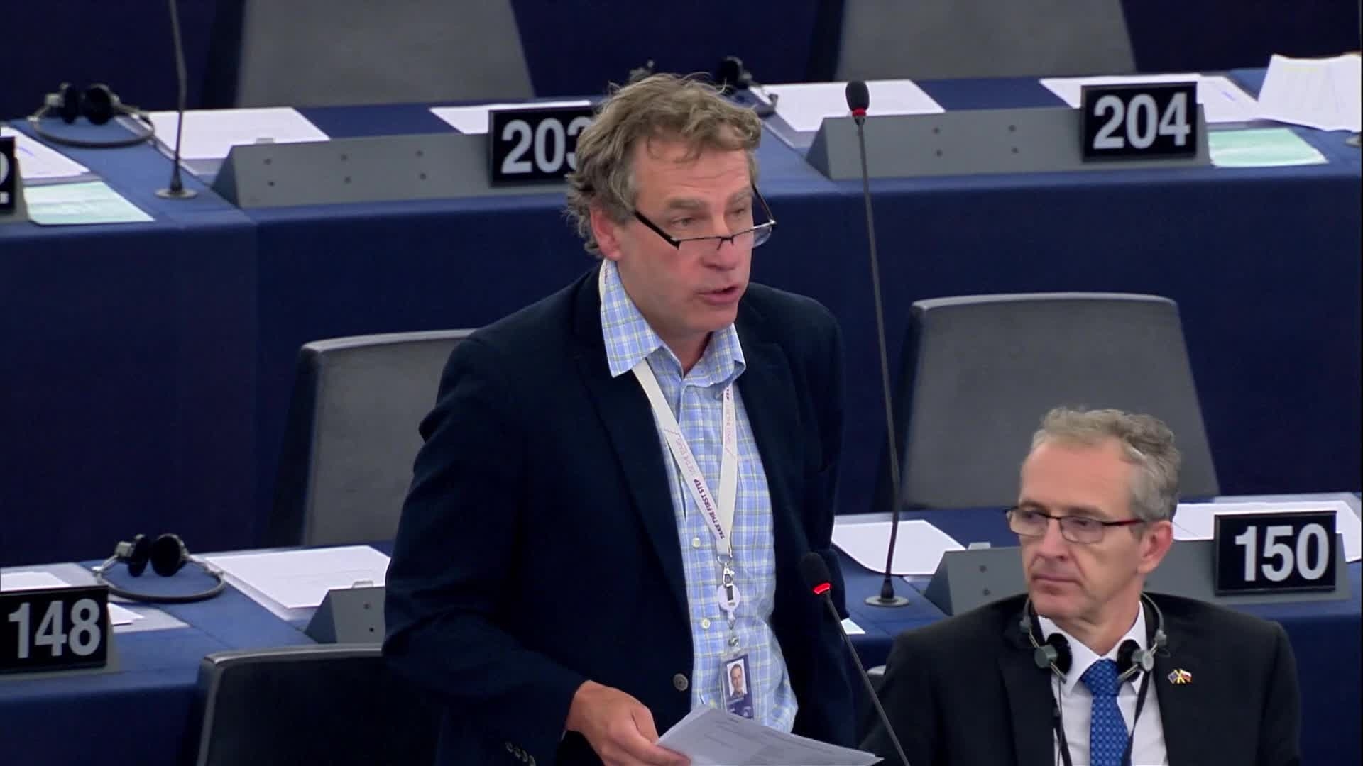 EP Plenary session: Oral question - The European Monetary Union package - MEP debate (11:58 - 12:32)
