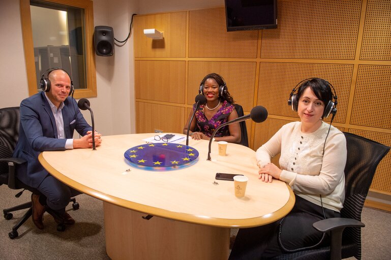 Foto 1: Podcast - Conversation with Assita KANKO