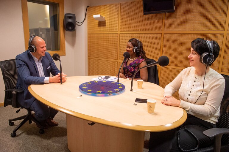 Foto 2: Podcast - Conversation with Assita KANKO