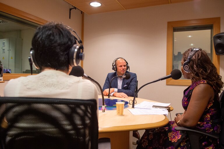 Foto 3: Podcast - Conversation with Assita KANKO