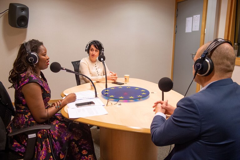 Foto 6: Podcast - Conversation with Assita KANKO