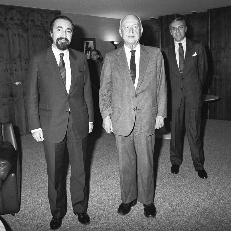 EP president Pierre PFLIMLIN meets with Portuguese State Secretary for European Integration Vítor MARTINS, at the European Parliament in Strasbourg, in 1986.