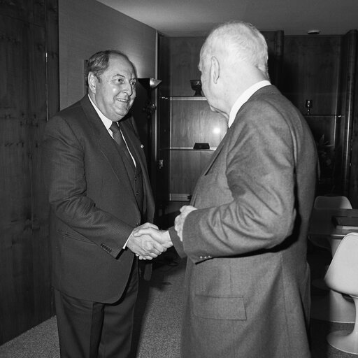 Fotografia 2: EP president Pierre PFLIMLIN meets with Aureliano CHAVES, Brazilian Minister for Energy, at the European Parliament in Strasbourg.