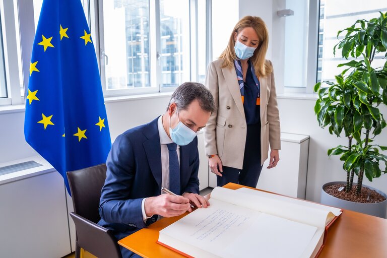 Zdjęcie 13: Roberta METSOLA, EP President meets with Alexander DE CROO, Belgian Prime Minister