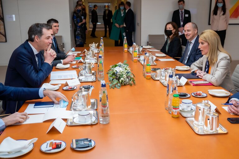 Zdjęcie 8: Roberta METSOLA, EP President meets with Alexander DE CROO, Belgian Prime Minister