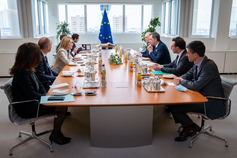 Zdjęcie 7: Roberta METSOLA, EP President meets with Alexander DE CROO, Belgian Prime Minister