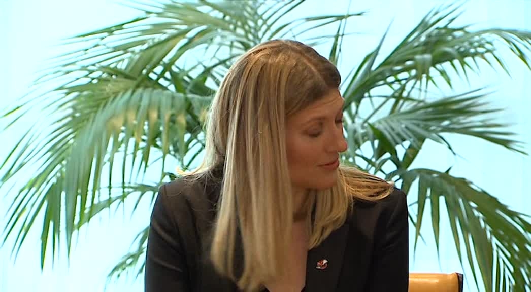 Antonio TAJANI, EP President meets with Beatrice FIHN, Nobel Peace Prize 2017 representative: arrival and handshake