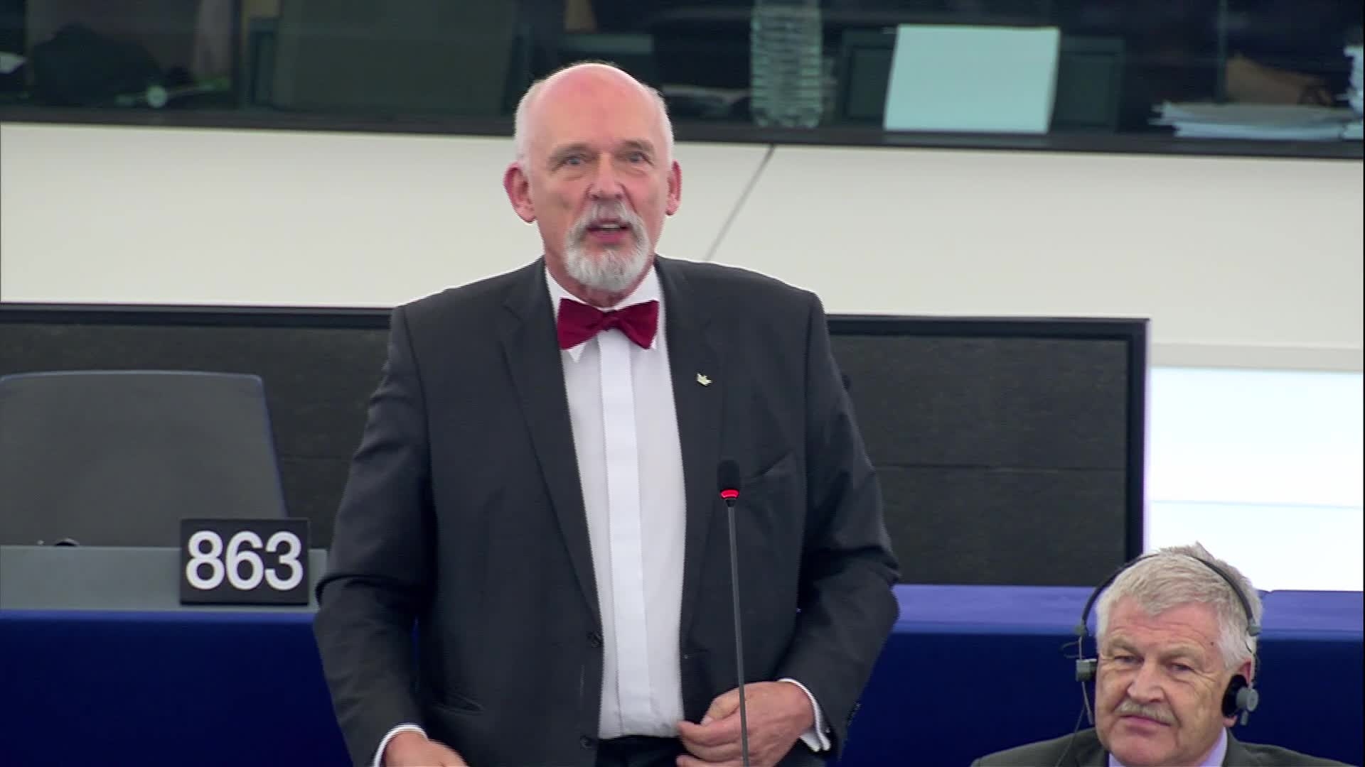 (09) EP Plenary session - Topical debate on Russia - the influence of propaganda on EU countries. Round of political group speakers: Janusz KORWIN-MIKKE (NI, PL) (15:37 - 15:38)