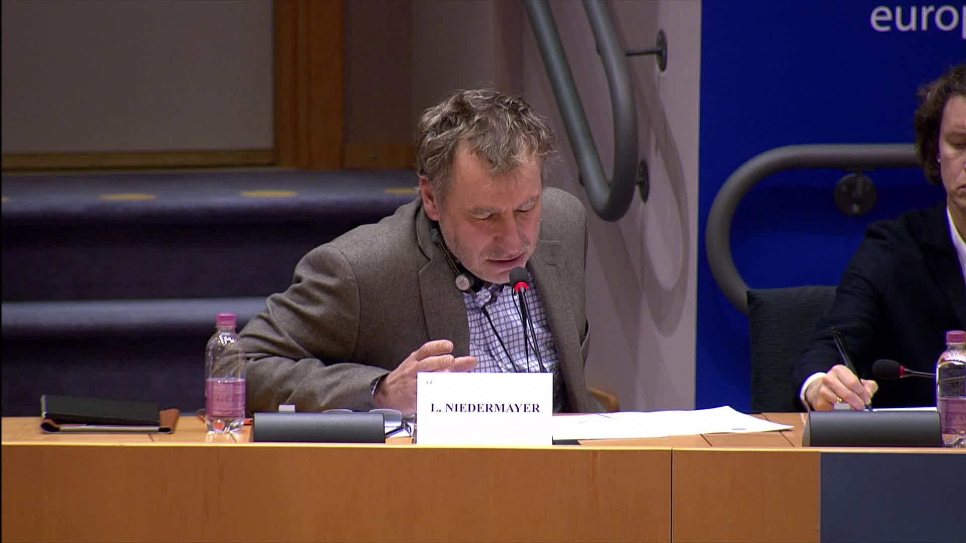 (10) EP Committee on Economic and Monetary Affairs: Monetary Dialogue with Mario DRAGHI, President of the European Central Bank. Question & answers (16:37 - 16:48)