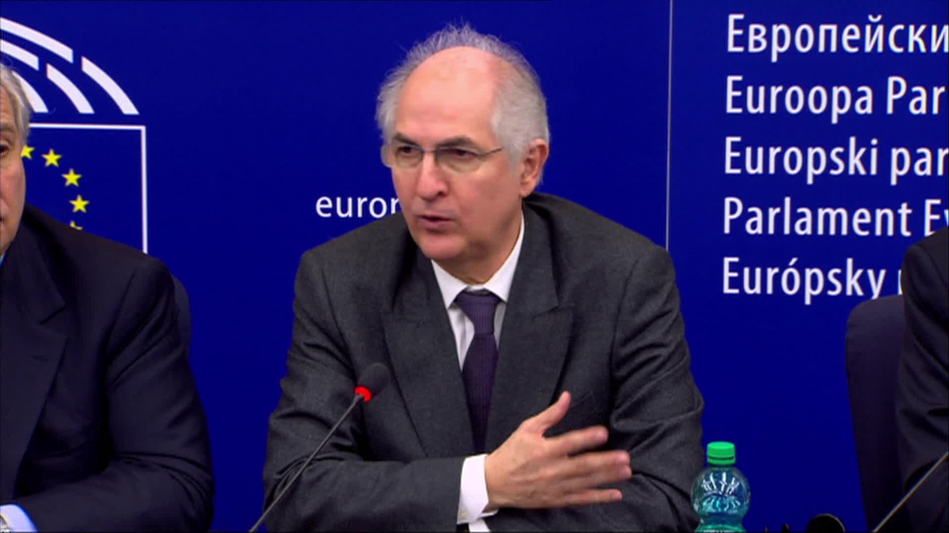 (02) Press conference by Antonio TAJANI, EP President, Julio BORGES and Antonio LEDEZMA, 2017 Sakharov Prize laureates : Q&A (13:41 - 13:56)