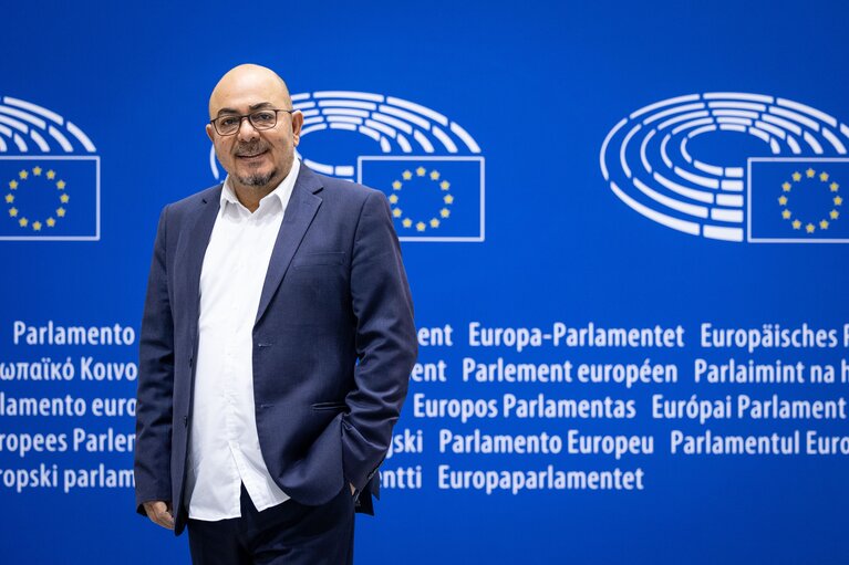 Снимка 7: Niyazi KIZILYUREK in the EP in Brussels