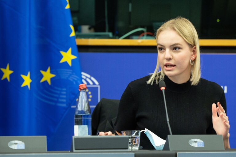 Fotografie 1: Sakharov Prize Award Week 2021 - AFET extraordinary meeting - Exchange of views with Daria Navalnaya, daughter of Alexei Navalny, the 2021 Sakharov prize laureate, and Leonid Volkov, chief of Staff of Alexei Navalny