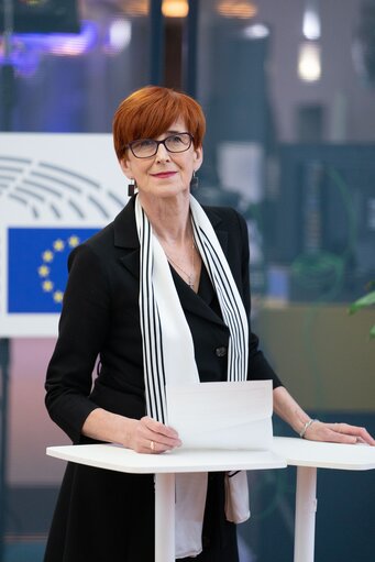 Снимка 15: Elzbieta RAFALSKA in the EP in Brussels