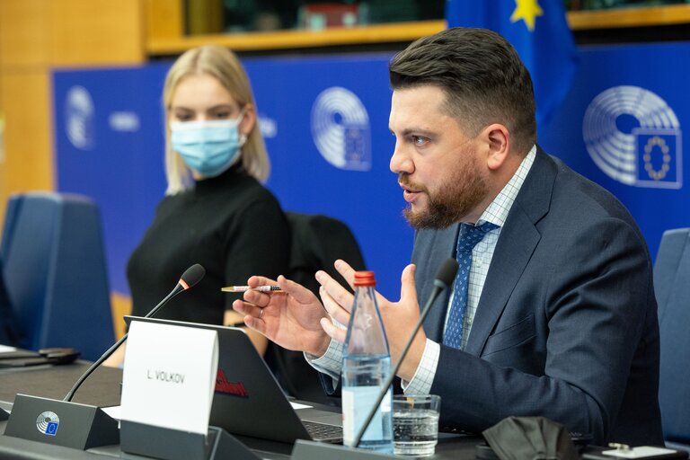 Fotografie 13: Sakharov Prize Award Week 2021 - AFET extraordinary meeting - Exchange of views with Daria Navalnaya, daughter of Alexei Navalny, the 2021 Sakharov prize laureate, and Leonid Volkov, chief of Staff of Alexei Navalny