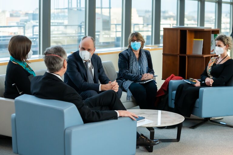 Roberta METSOLA, EP President meets with Mark GITENSTEIN, Ambassador of the United States to the EU