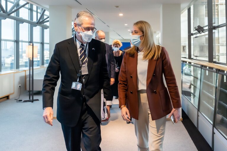 Roberta METSOLA, EP President meets with Mark GITENSTEIN, Ambassador of the United States to the EU