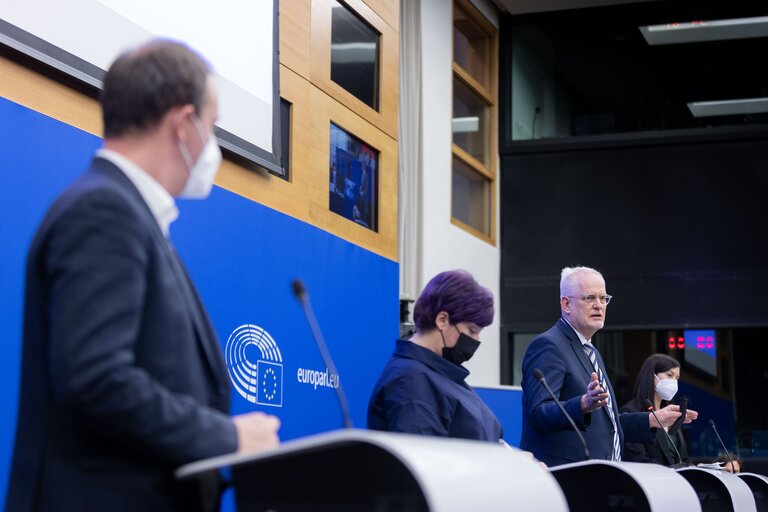 Fotografija 17: Press conference on the Rule of Law conditionality: EU Court ruling on the annulment request by Hungary and Poland