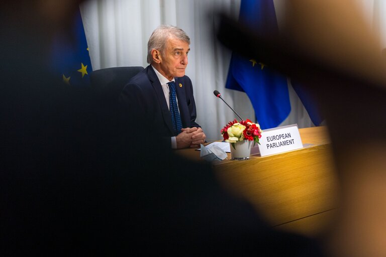 Fotografija 19: Signing Ceremony of agreement "EU Legislative Priorities for 2022" - David SASSOLI, EP President, Janez JANSA, Slovenian Prime Minister and Ursula von der LEYEN, EC President sign the common declaration for the EU legislatives priorities for 2022