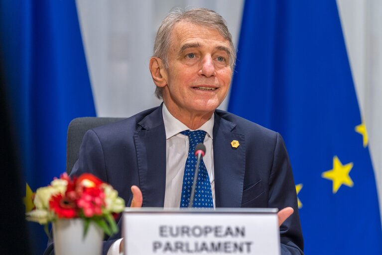 Fotografija 1: Signing Ceremony of agreement "EU Legislative Priorities for 2022" - David SASSOLI, EP President, Janez JANSA, Slovenian Prime Minister and Ursula von der LEYEN, EC President sign the common declaration for the EU legislatives priorities for 2022