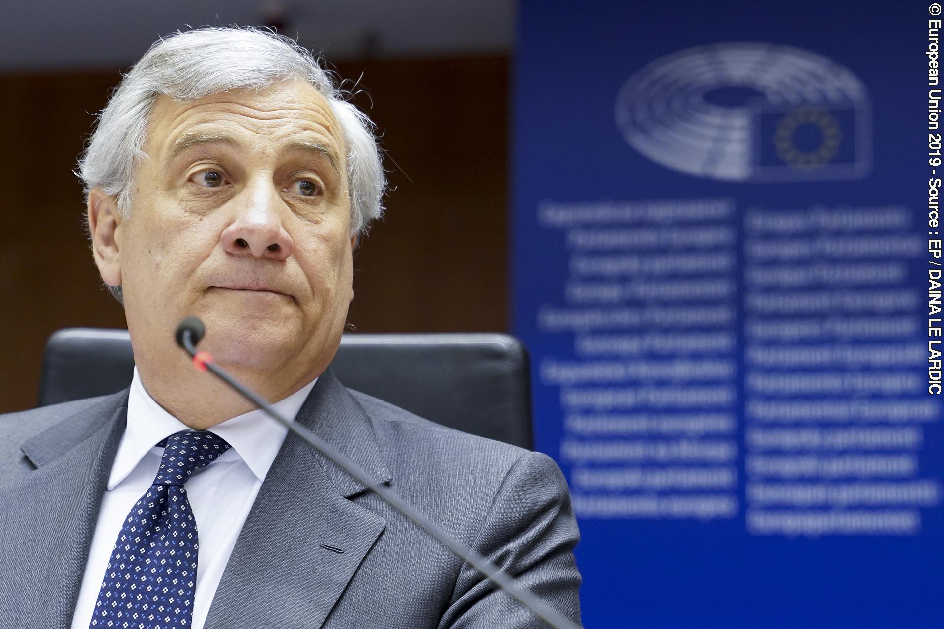 Fotografija 11: Plenary session - Resumption of session and order of business