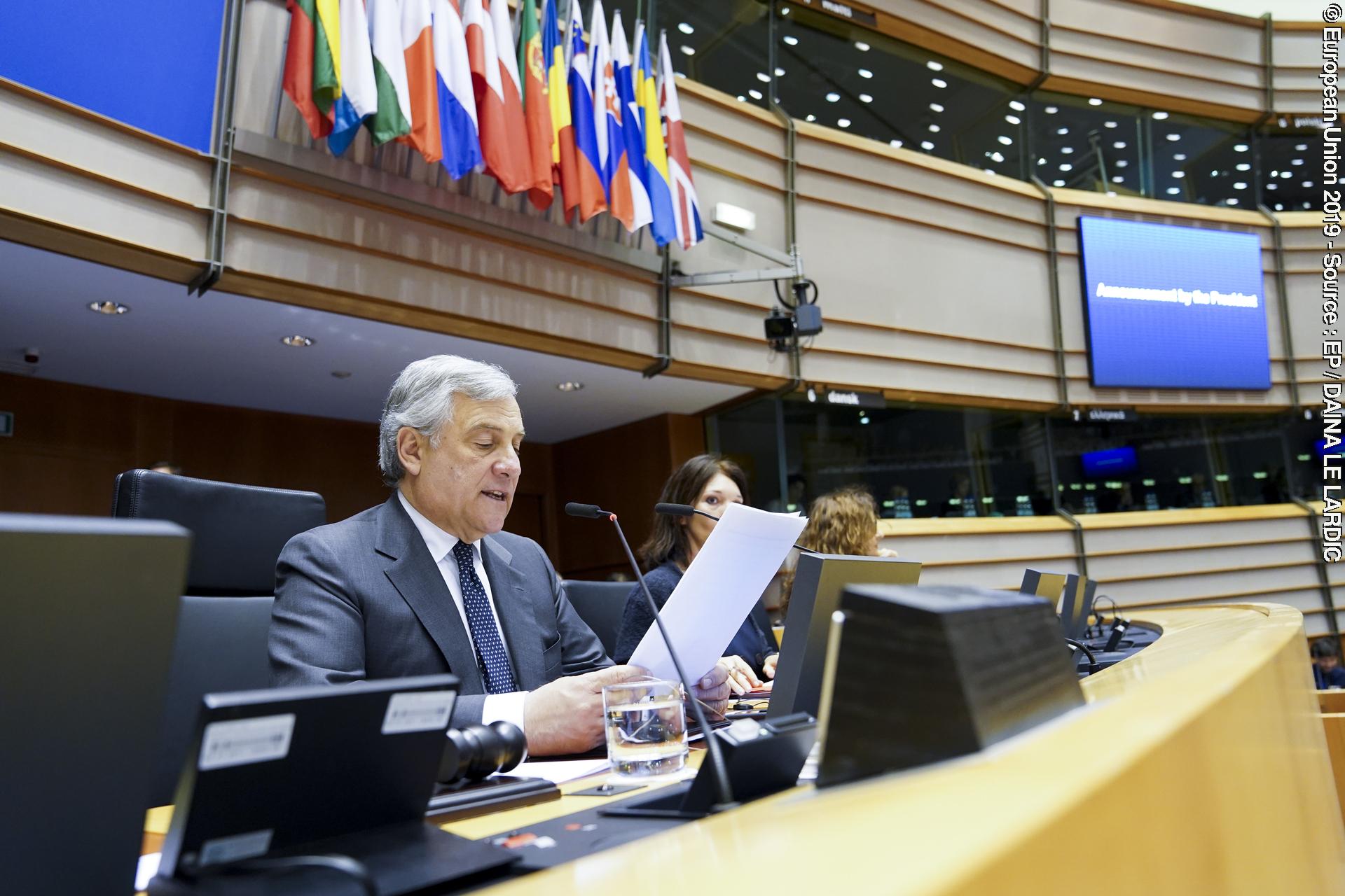 Fotografija 8: Plenary session - Resumption of session and order of business