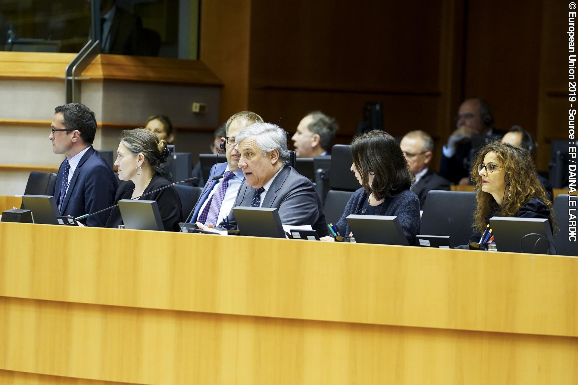 Fotografija 1: Plenary session - Resumption of session and order of business