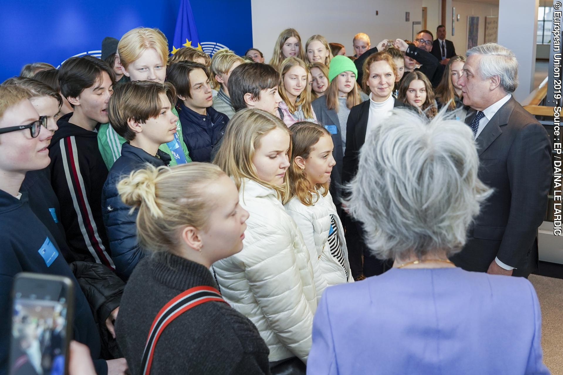 Foto 2: Antonio TAJANI, EP President meets with Swedish students