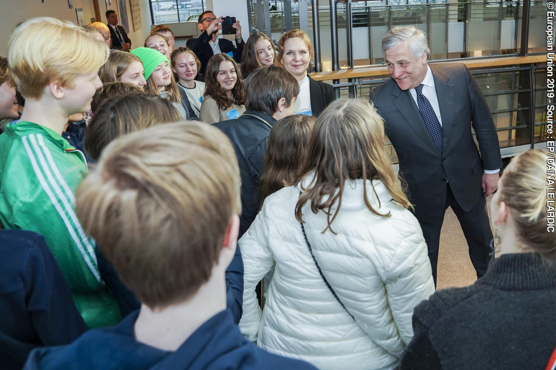 Foto 4: Antonio TAJANI, EP President meets with Swedish students