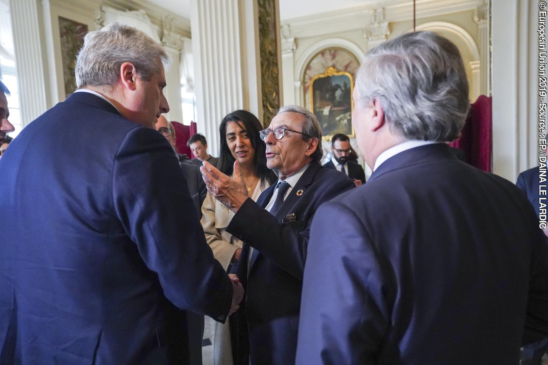 Zdjęcie 18: Antonio TAJANI, EP President receives the Medal of Honor from the city of Strasbourg