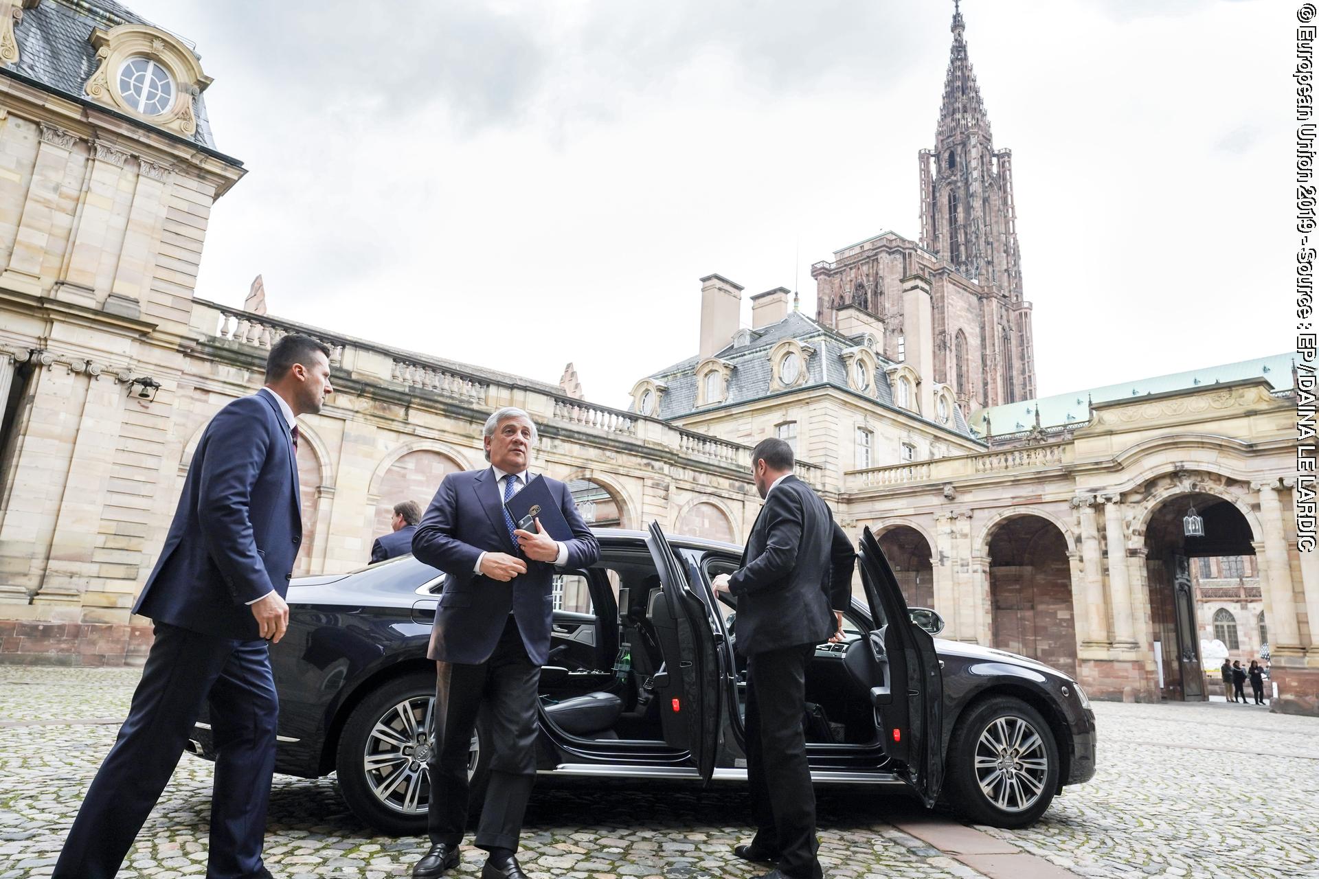 Zdjęcie 27: Antonio TAJANI, EP President receives the Medal of Honor from the city of Strasbourg