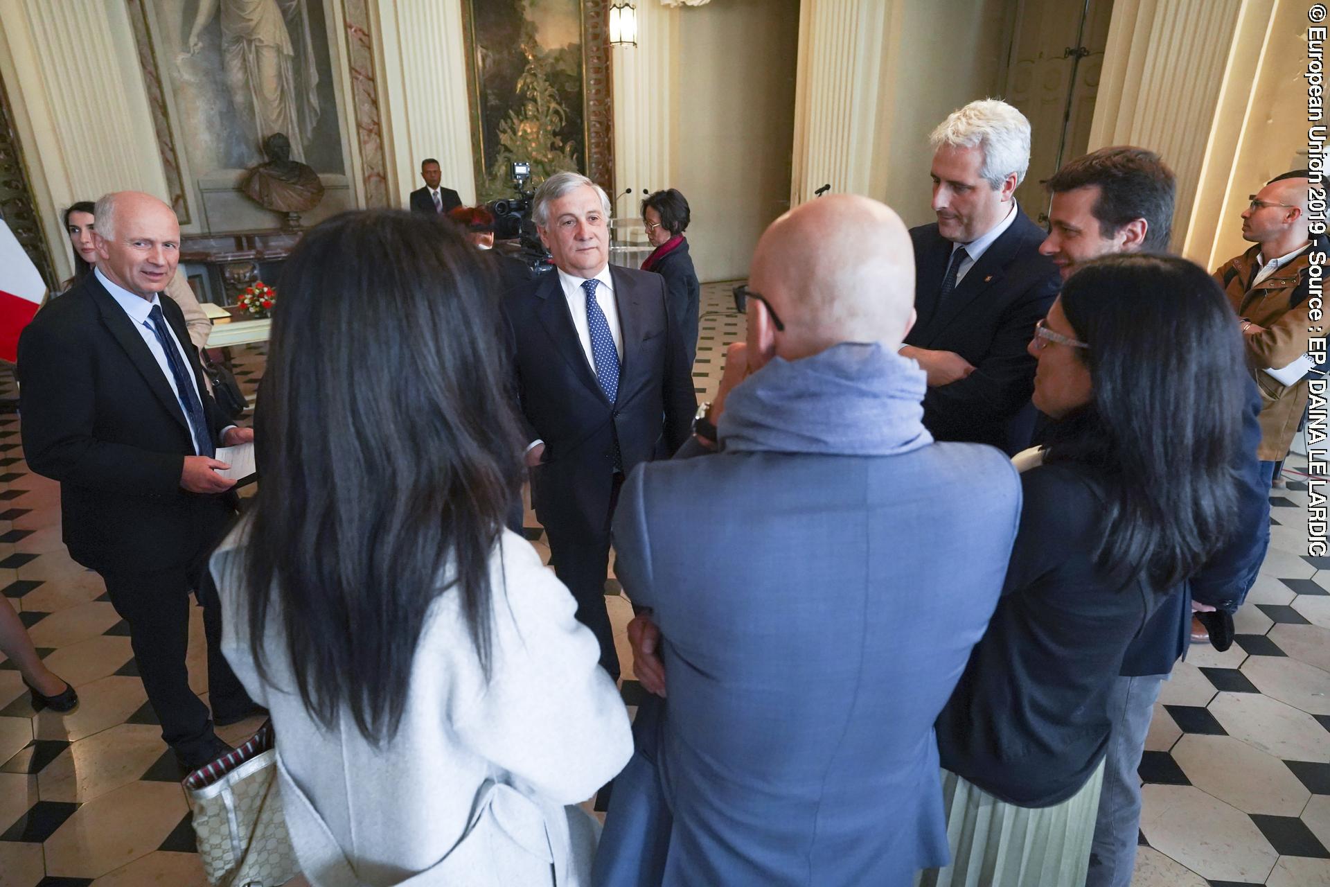 Zdjęcie 16: Antonio TAJANI, EP President receives the Medal of Honor from the city of Strasbourg