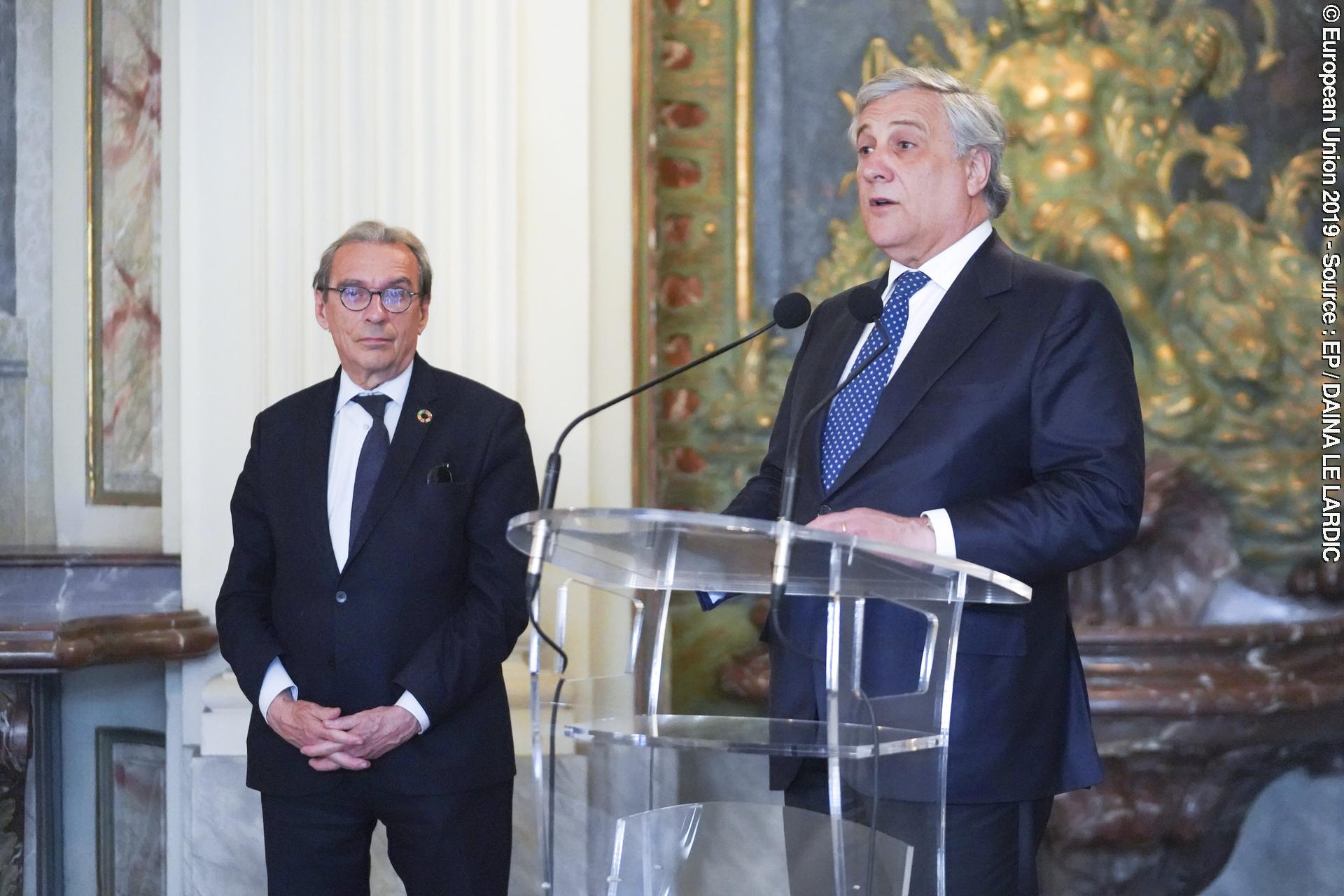 Zdjęcie 6: Antonio TAJANI, EP President receives the Medal of Honor from the city of Strasbourg