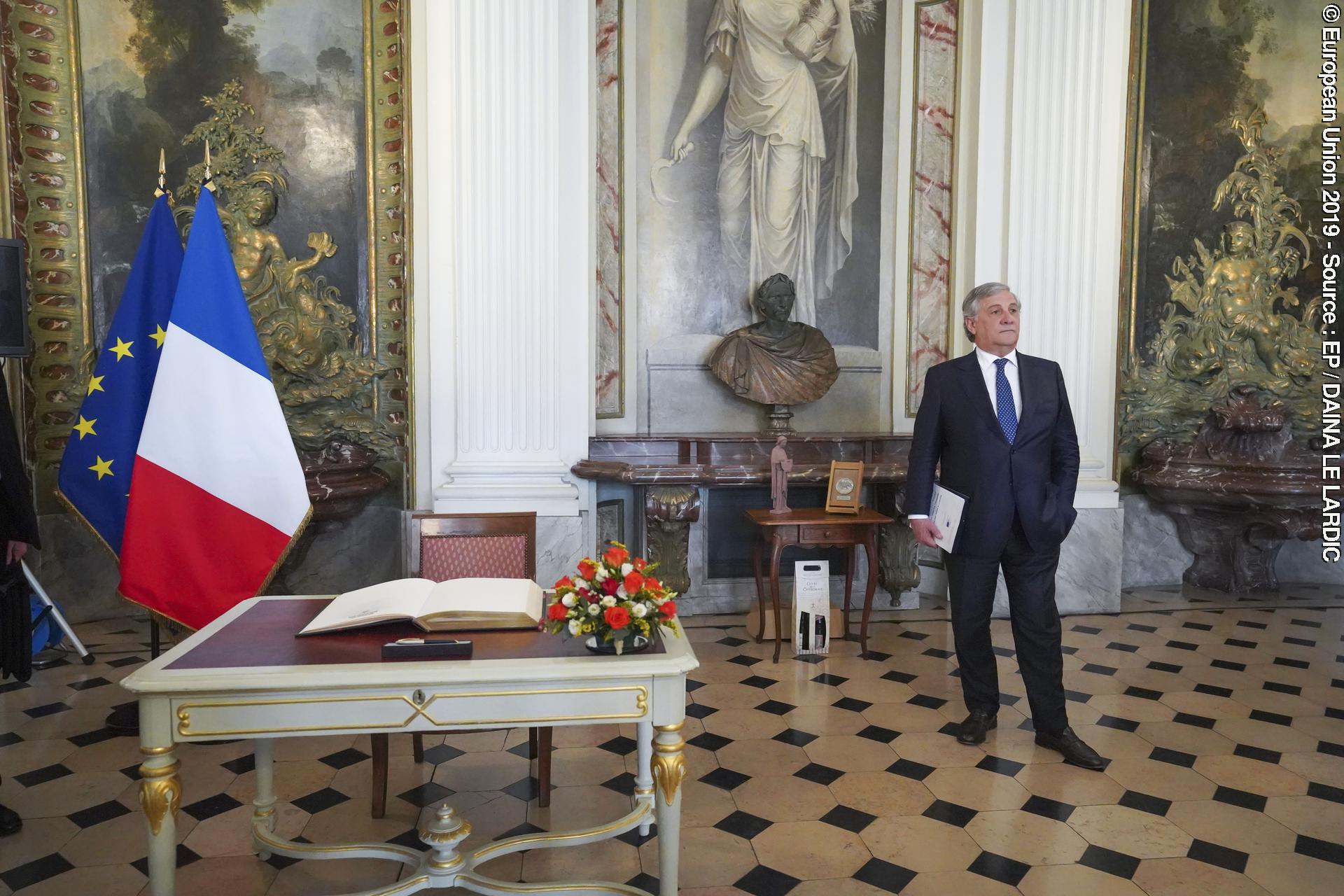 Zdjęcie 15: Antonio TAJANI, EP President receives the Medal of Honor from the city of Strasbourg