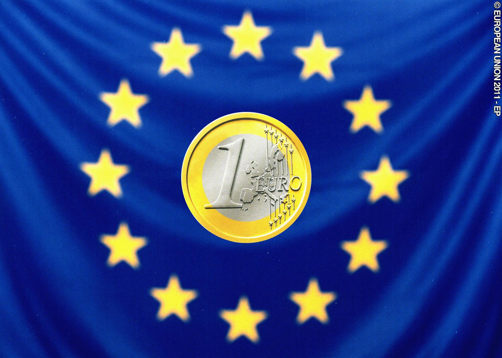 Fotografija 2: Euro - coins, banknotes, money and payments