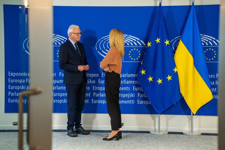 Foto 2: Roberta METSOLA, EP President meets with Hans-Gert PÖTTERING, President of Former Members Association