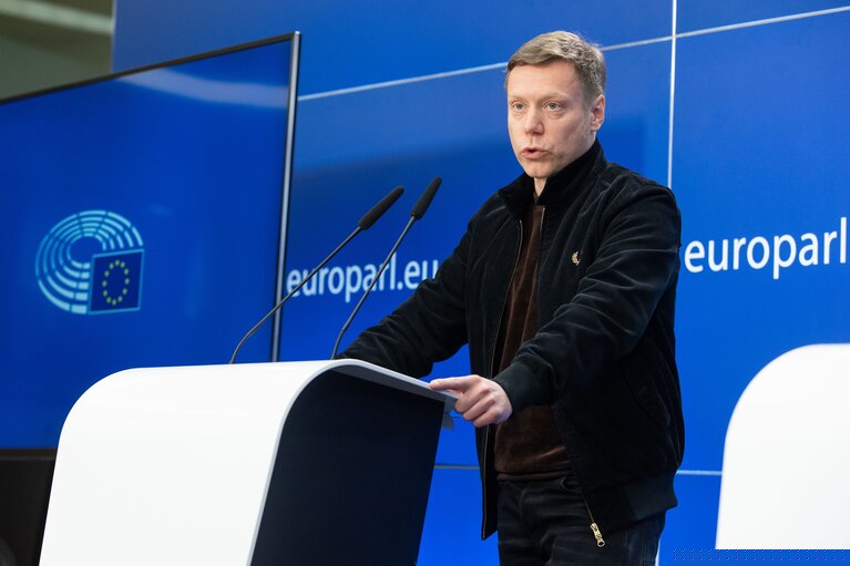 Photo 6: Press briefing The Left