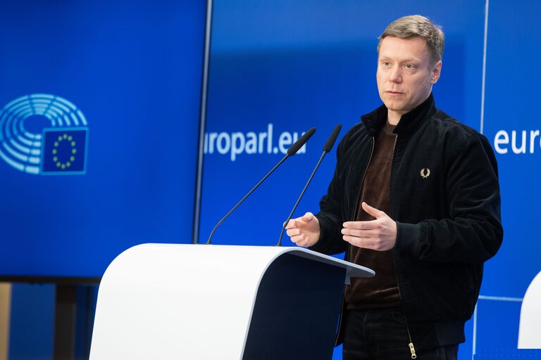 Photo 7: Press briefing The Left