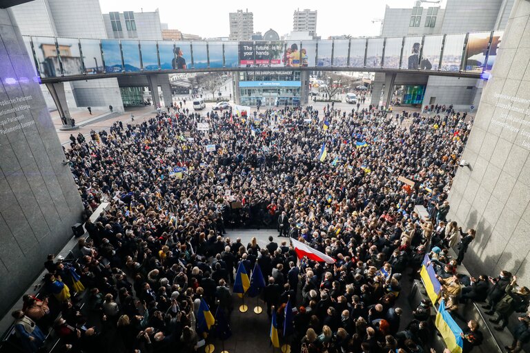 Gathering outside the EP building in support to Ukraine