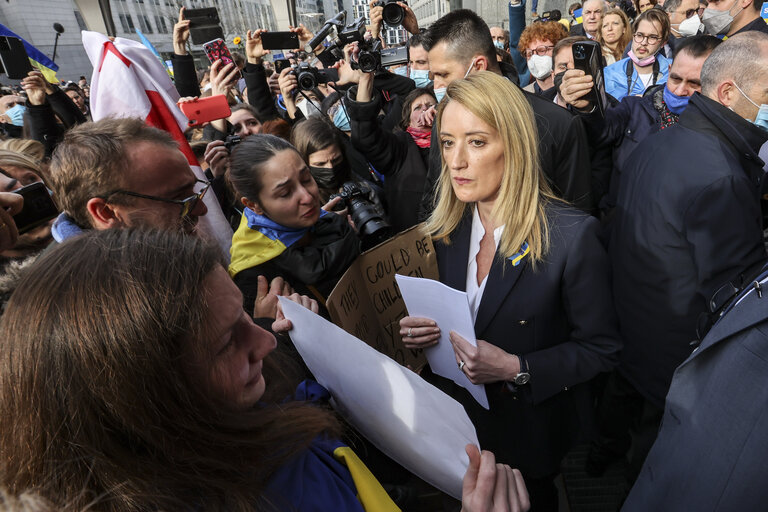 Gathering outside the EP building in support to Ukraine