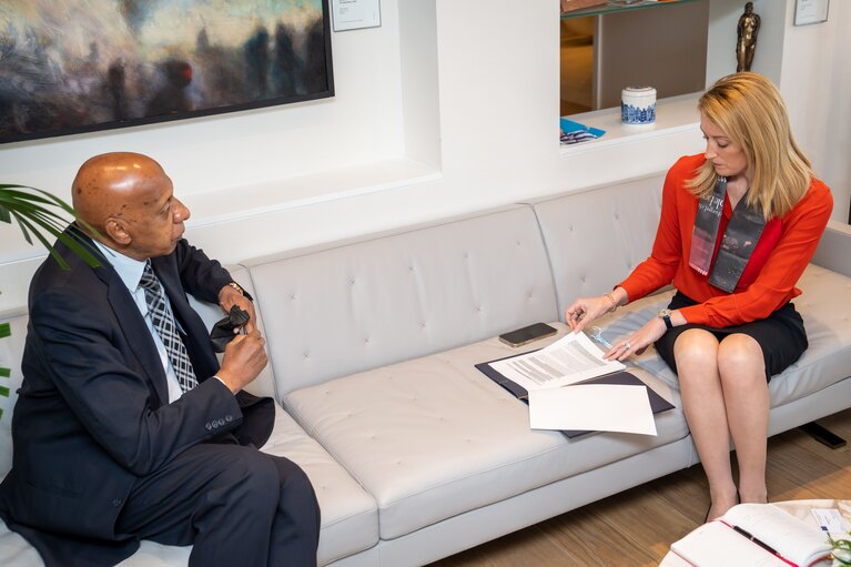 Roberta METSOLA, EP President meets with Guillermo FARINAS, cuban Sakharov Prize laureates