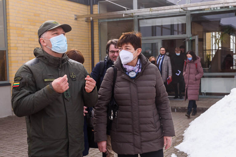 Zdjęcie 13: EP LIBE delegation to Latvia and Lithuania - Visit to the Medininkai Foreigners Registration Centre