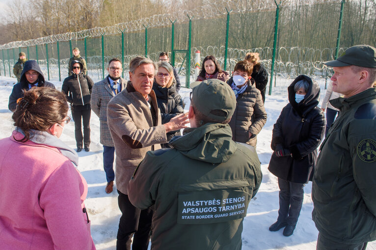 Zdjęcie 7: EP LIBE delegation to Latvia and Lithuania - Visit to the Medininkai Foreigners Registration Centre