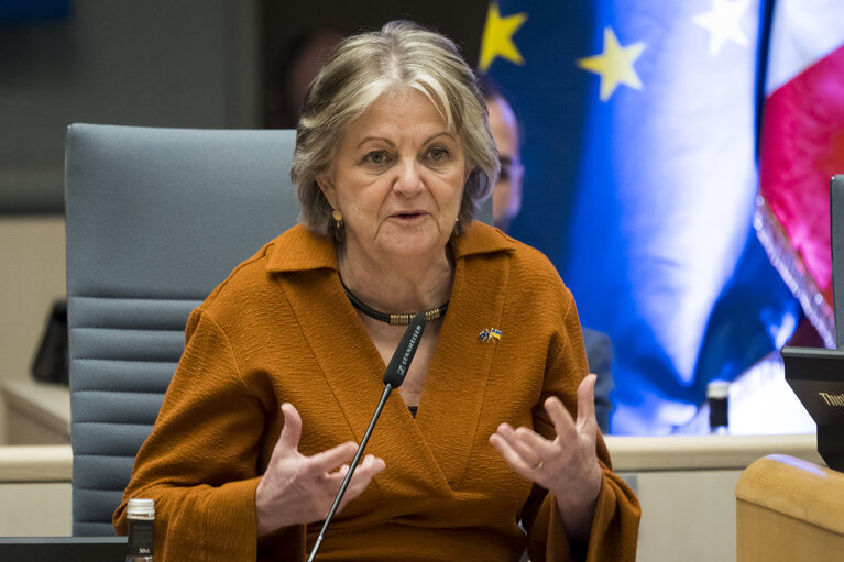 Photo 8 : Visit by Roberta METSOLA, EP President to Marseille.- Questions and Answers with Citizens and with Renaud MUSELIER, President of the Region Provence-Alpes-Cote d’Azur, Apostolos TZITZIKOSTAS, President of the European Committee of the Regions and Elisa FERREIRA, European Commissionner for Cohesion