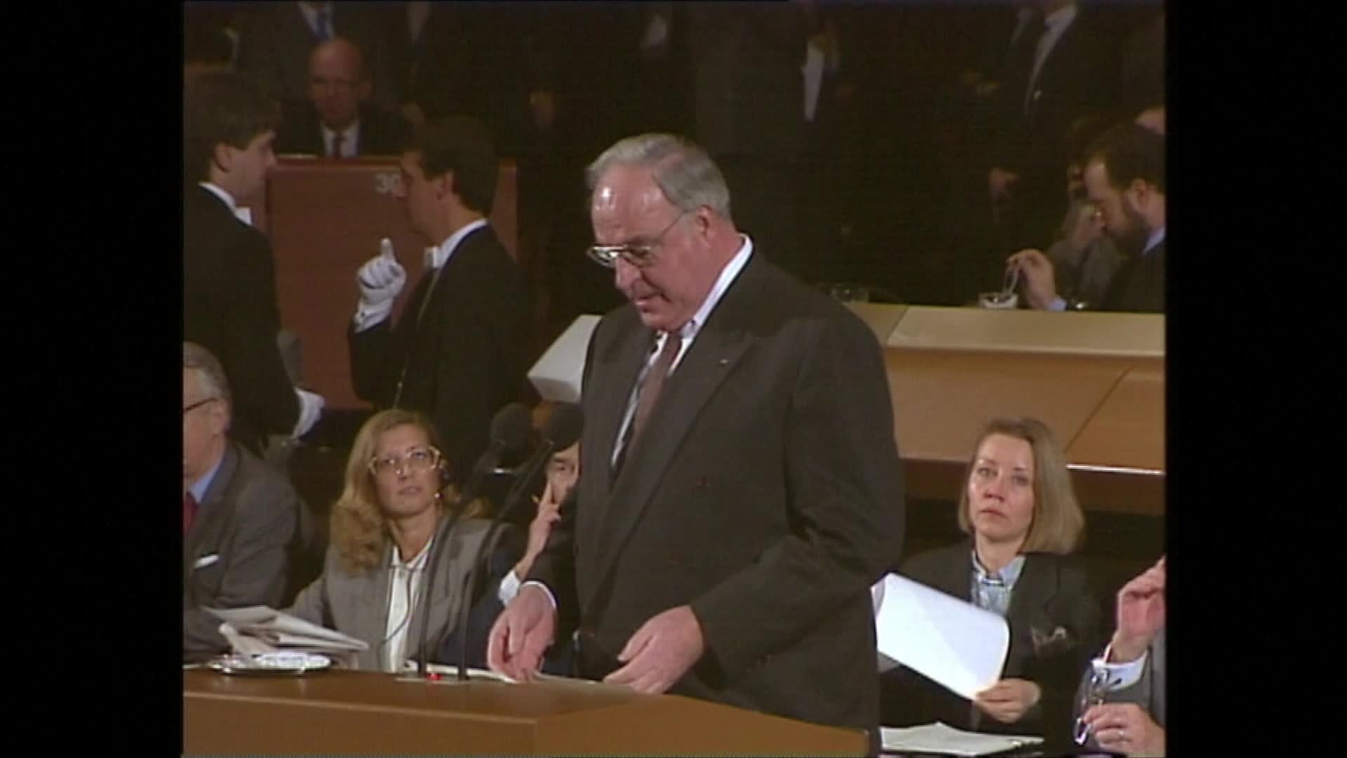 Address by Helmut KOHL, German Federal Chancellor, in formal sitting, on the situation in Eastern Europe after the fall of the Berlin wall (Strasbourg, 22/11/1989)