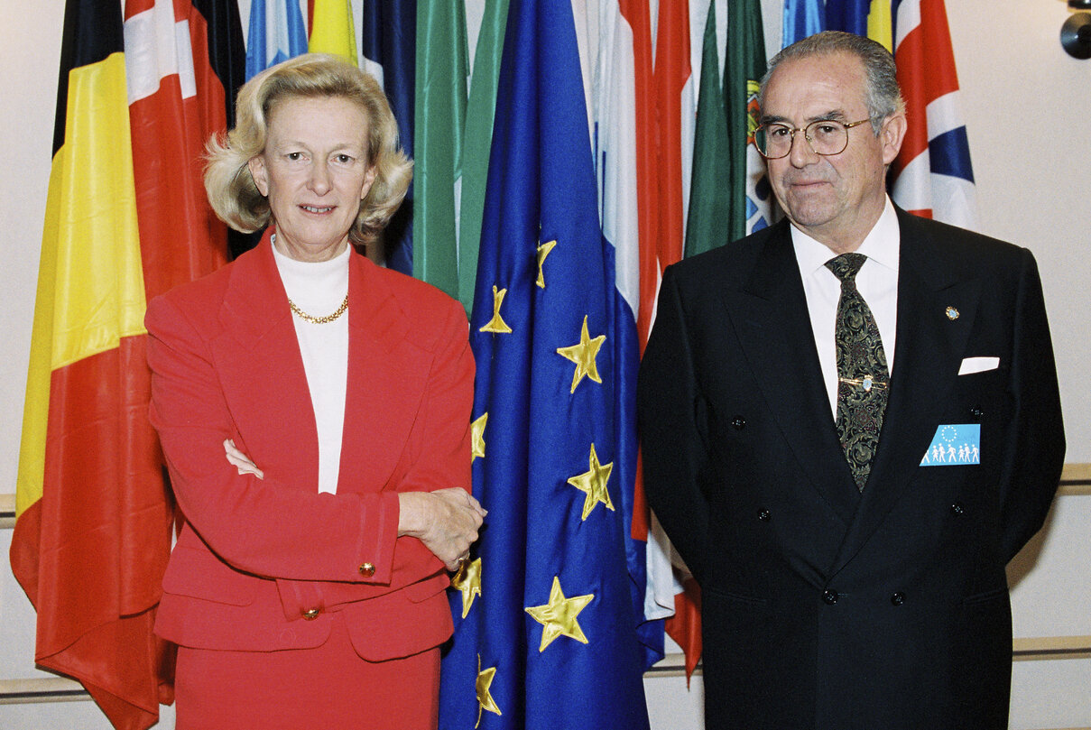 Nicole FONTAINE EP President, meets Jose Maria GARCIA LEIRA, Speaker of the Parliament of Galicia, in Brussels on October 20, 1999.