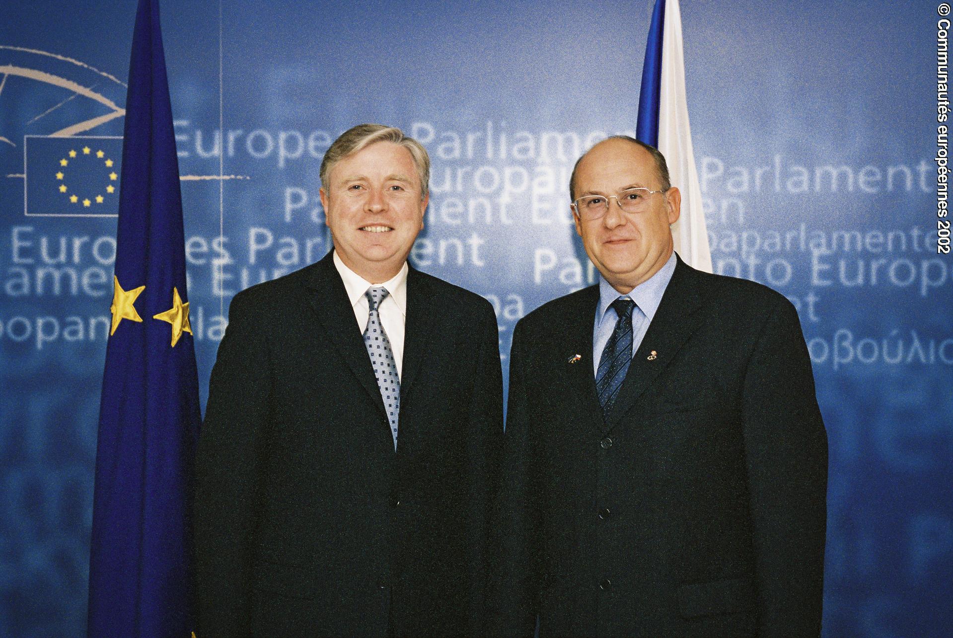 Pat COX EP President meet with a guest
