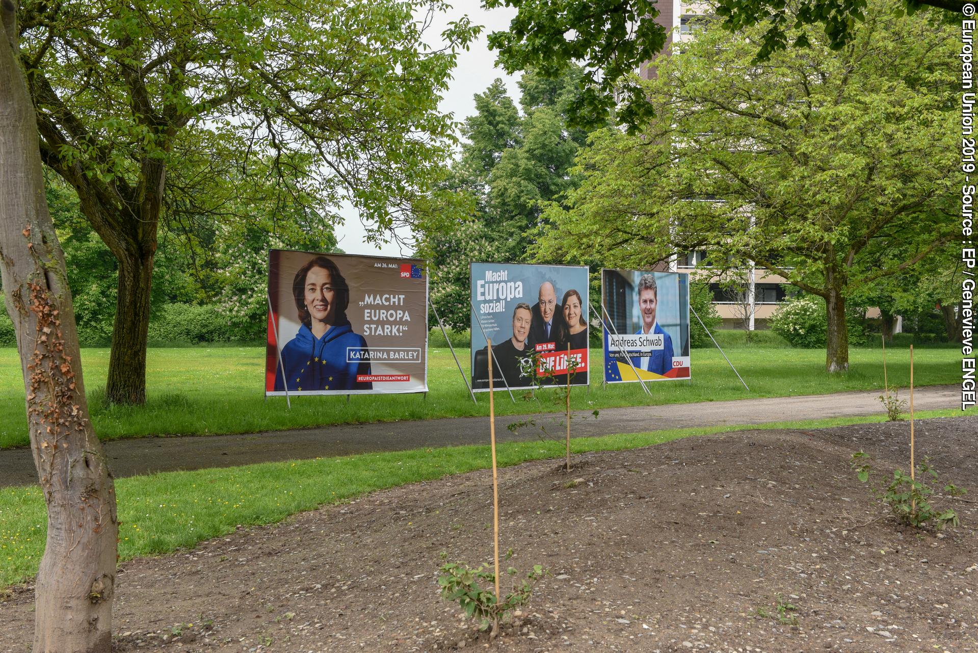 Снимка 6: European elections 2019 - Election campaign posters in KHEL, Germany