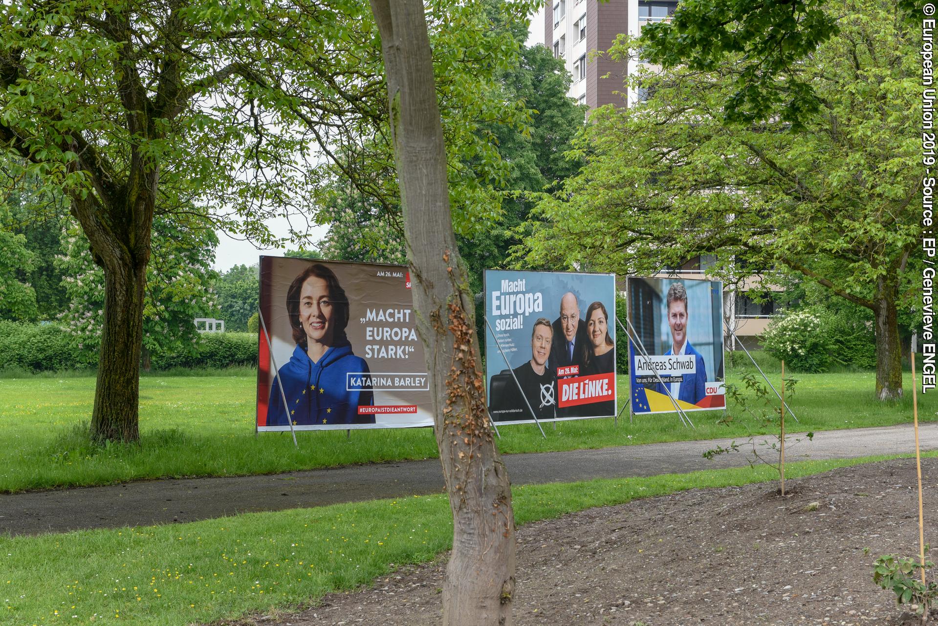 Zdjęcie 5: European elections 2019 - Election campaign posters in KHEL, Germany