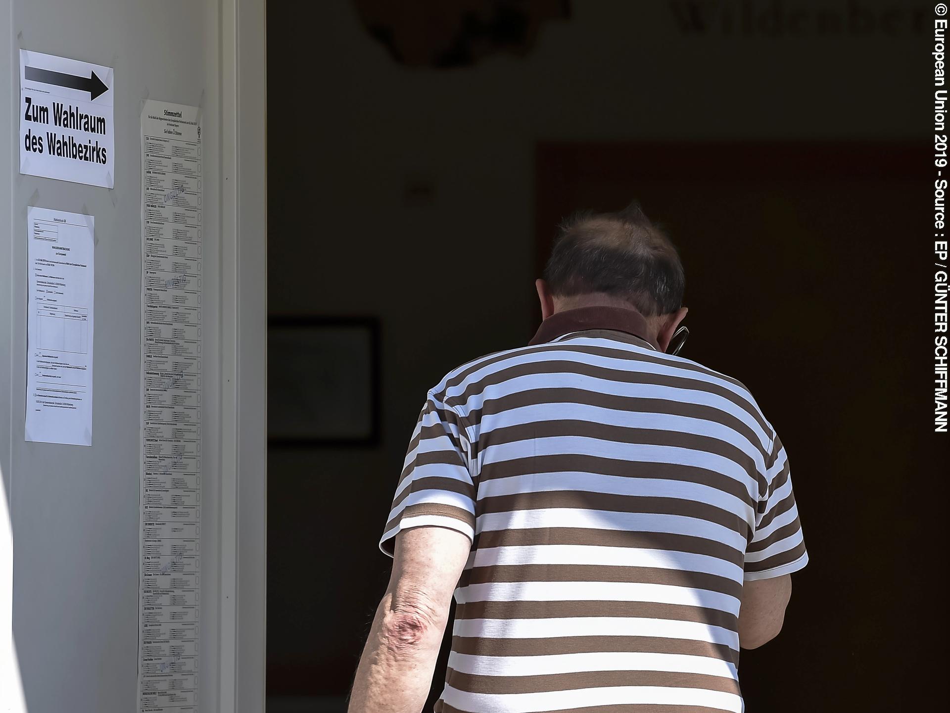 Foto 1: European Elections 2019 - Election day: people voting in Germany